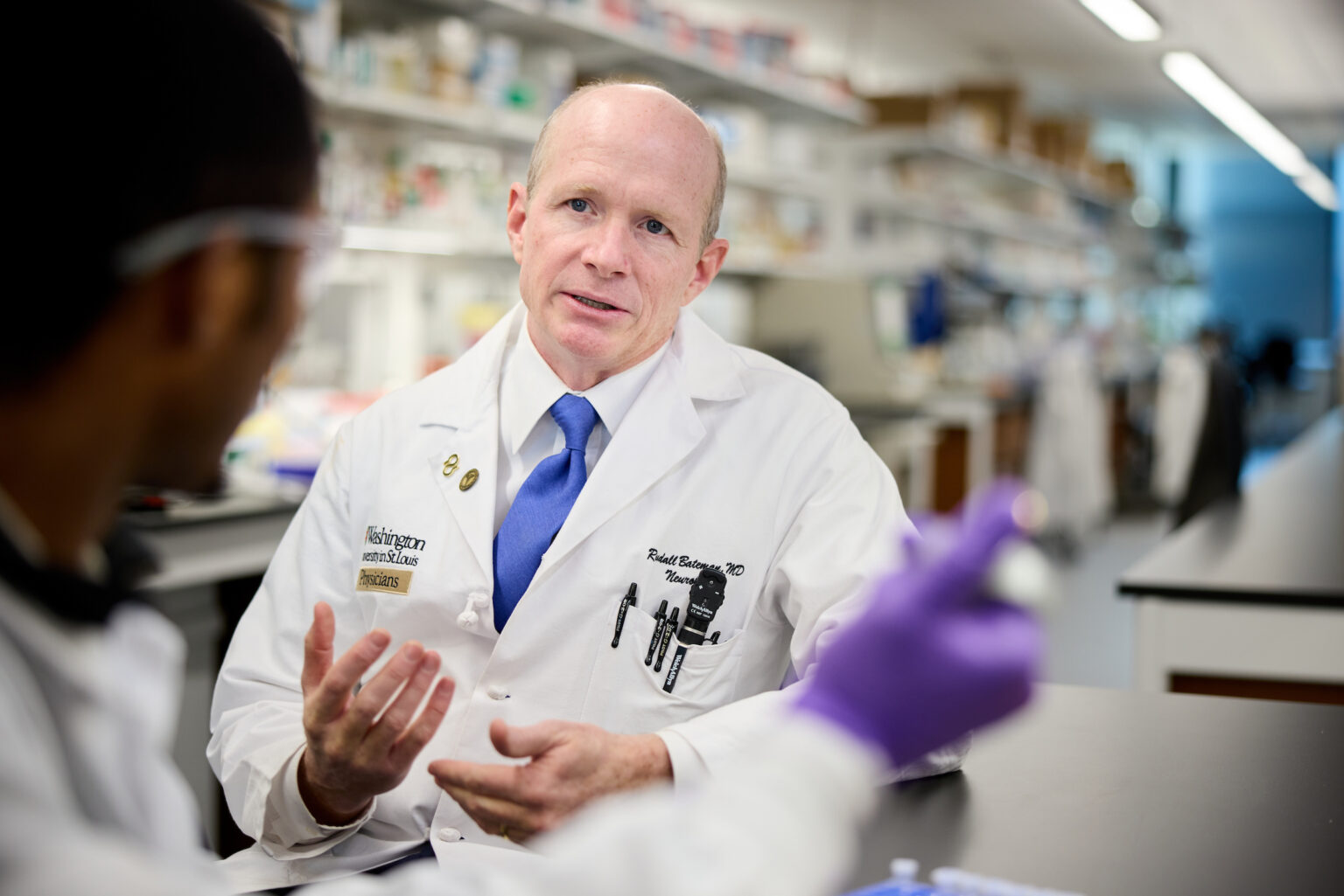 Randy Bateman, MD, talks with research technician Olatayo Ajenifuja about Alzheimer’s Disease research in his lab on January 4, 2024, in the Neuroscience Research Building. MATT MILLER/WASHINGTON UNIVERSITY SCHOOL OF MEDICINE